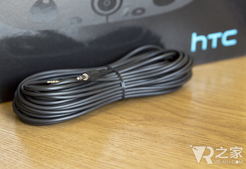 HTC Vive开箱:这才是VR正确玩法