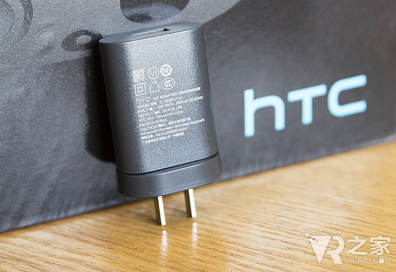 HTC Vive开箱:这才是VR正确玩法
