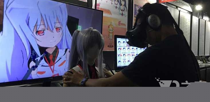 vr体验太刺激 虚拟妹子被玩坏