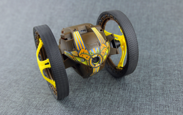 Parrot Jumping Sumo 智能弹跳车